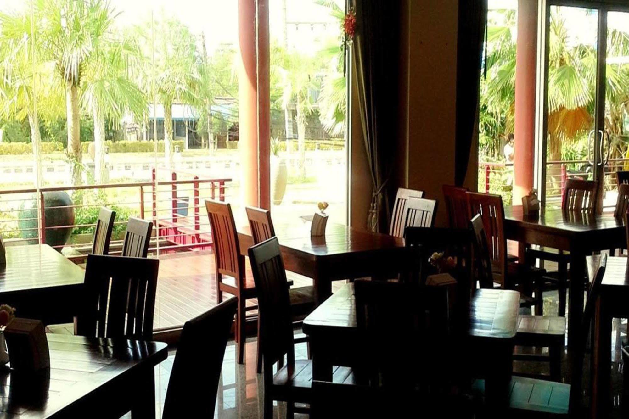 โรงแรมกนกกาญจน์  กาญจนบุรี ภายนอก รูปภาพ