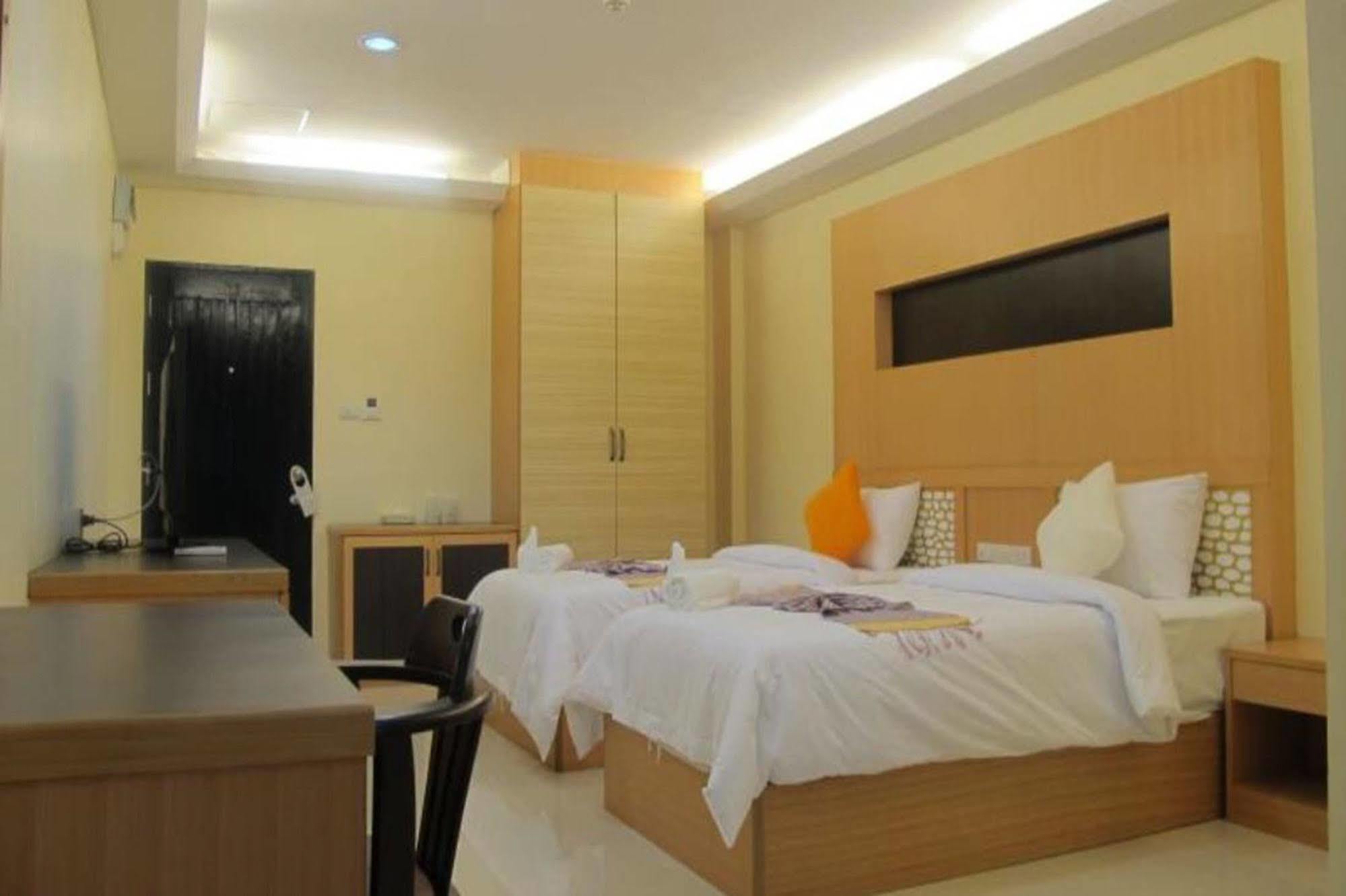 โรงแรมกนกกาญจน์  กาญจนบุรี ภายนอก รูปภาพ
