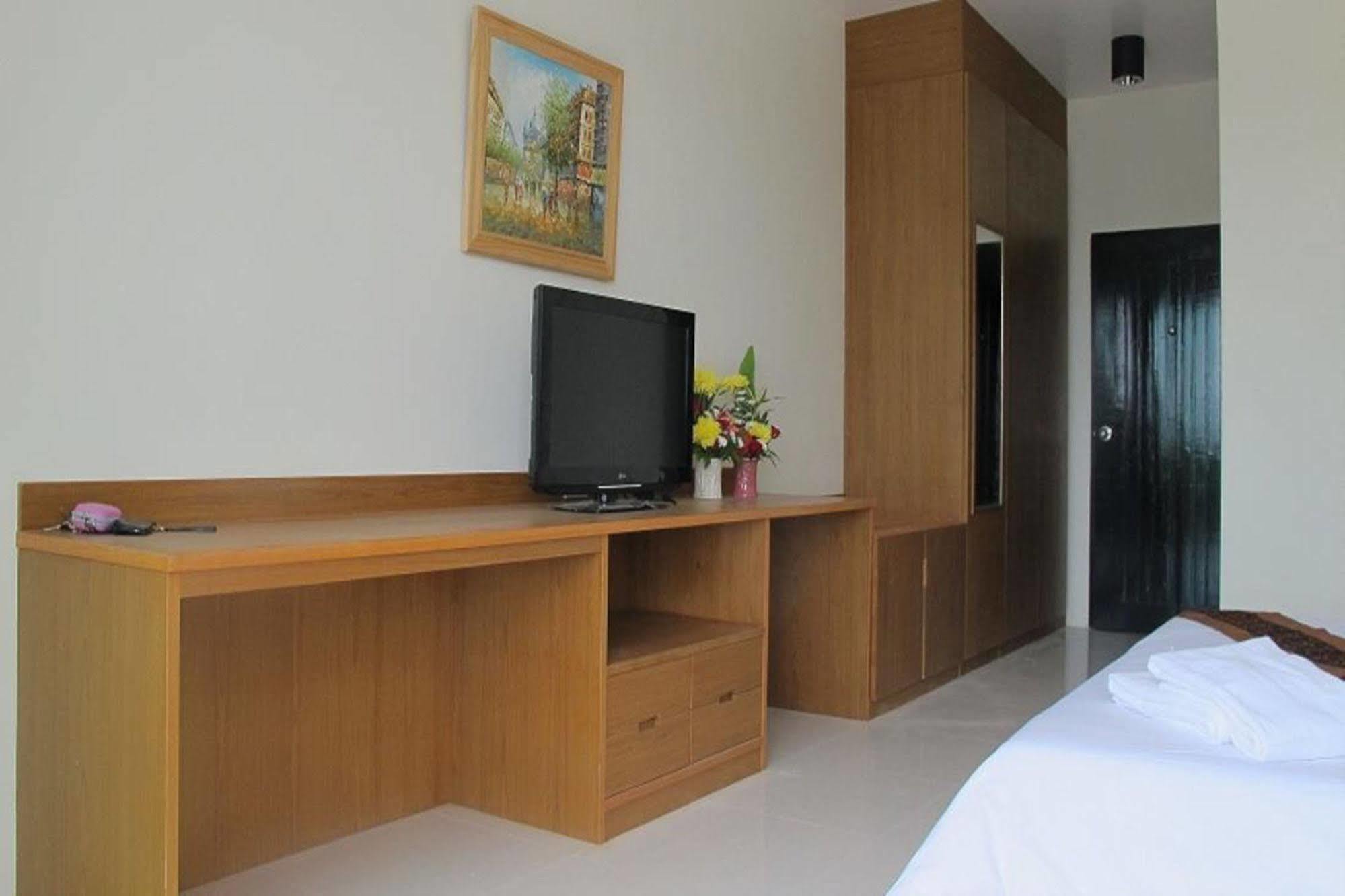 โรงแรมกนกกาญจน์  กาญจนบุรี ภายนอก รูปภาพ