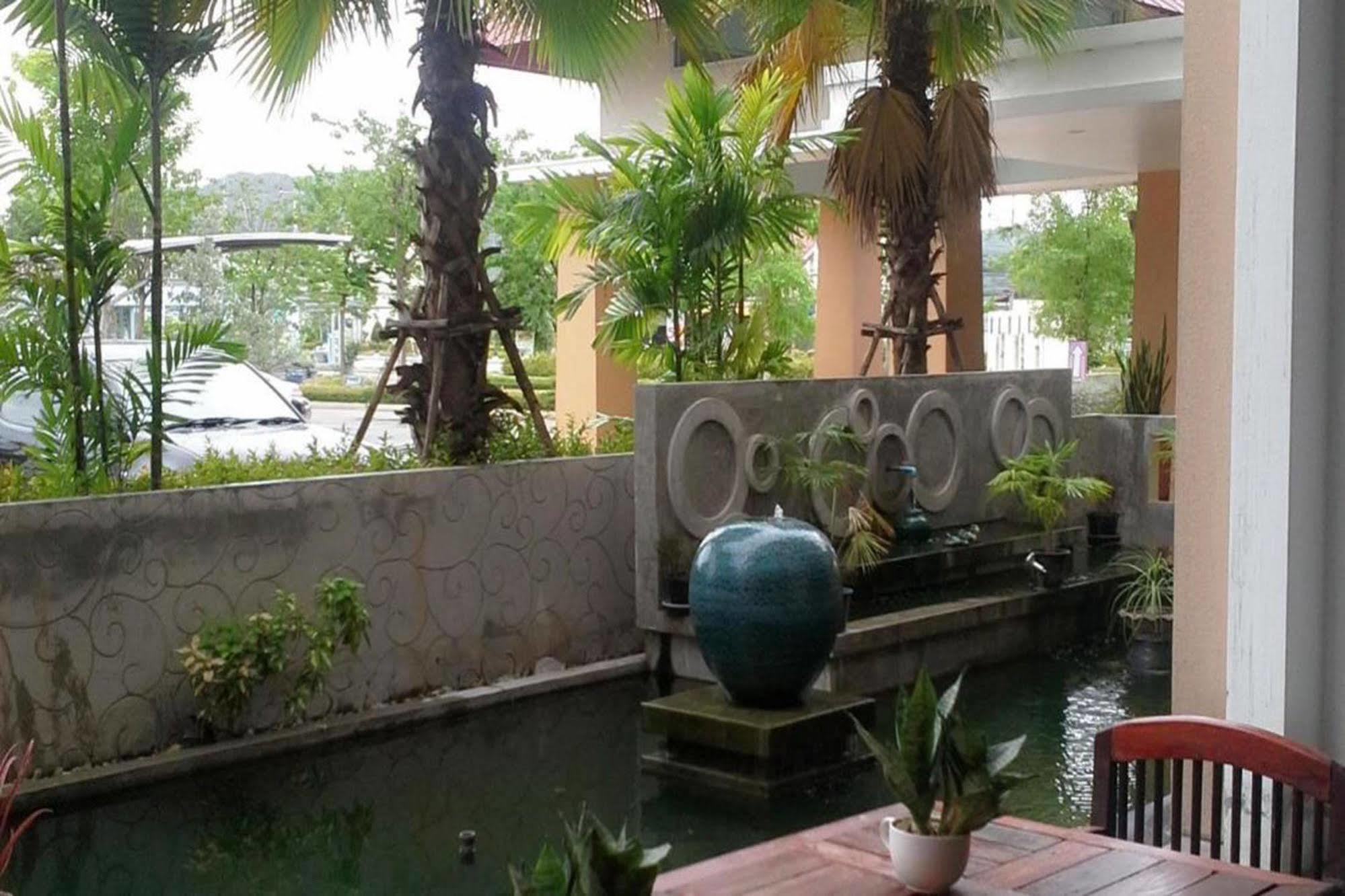 โรงแรมกนกกาญจน์  กาญจนบุรี ภายนอก รูปภาพ